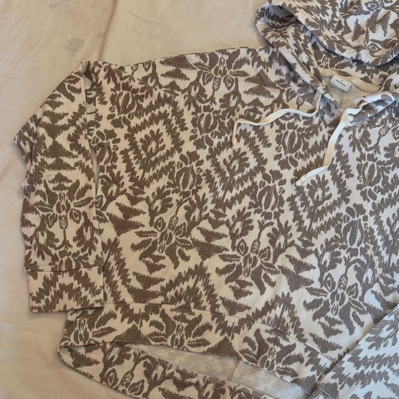 Abercrombie & Fitch Brown and Cream Patterned Hoodie - Picture 5 of 7